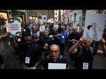 Replay Des prêtres à Rome marchent vers le parlement en solidarité avec les Palestiniens