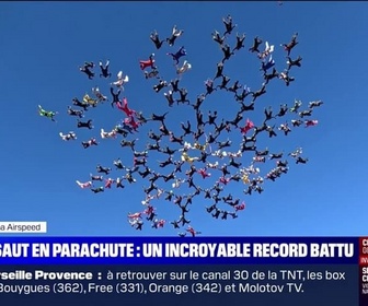 Replay L'image du jour - 151 personnes battent le record du monde de saut en parachute en équipe