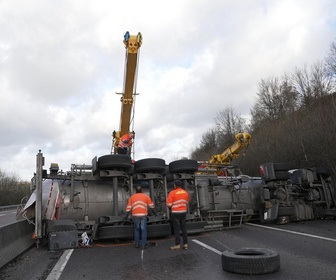 Replay 100 jours avec les dépanneurs de l'autoroute - S2E1 - Intervention d'outre tombe