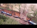 Replay Une vidéo montre des bateaux engloutis par un énorme gouffre dans le Shropshire, au Royaume-Uni