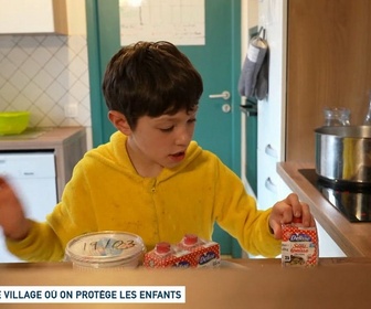 Replay Un jour, un doc - Le village où on protège les enfants
