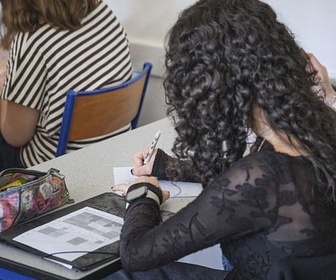 Replay ARTE Journal - Classement Pisa : les résultats scolaires au plus bas
