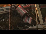 Replay Espagne: des grues dégagent les débris du train, les secours poursuivent la nuit