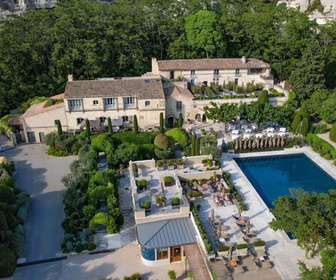 Replay Maisons et hôtels de légende - Hôtels de légende : domaine de Baumanière, Provence