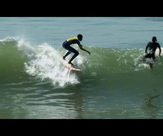 Replay À Dakar, une école de surf remet les filles sur les bancs de l'école