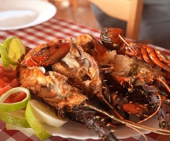 Replay Cap-Vert : la langouste grillée - Voyage en cuisine