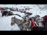 Replay Everest : près de 1 000 alpinistes secourus après une violente tempête de neige