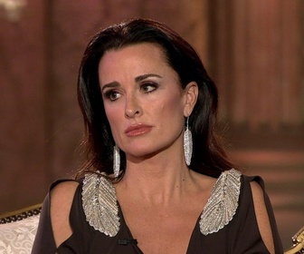 Replay Les real housewives de Beverly Hills - S1 E15 - Réunion 2/2
