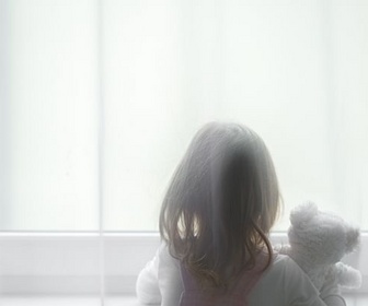 Replay 28 minutes - Aux côtés des enfants en danger