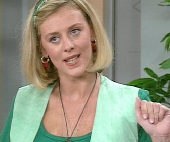 Replay Les filles d'à côté - S01 E01 - Un appartement de rêve