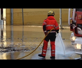 Replay Des pluies torrentielles inondent Valence et la Catalogne, un conducteur meurt en Espagne