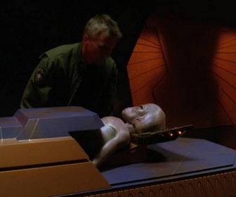 Replay Stargate SG-1 - S5 E22 - Révélations