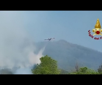 Replay Italie : l'incendie progresse sur les flancs du Vésuve