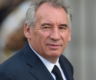 Replay C dans l'air - Bayrou : déjà affaibli ?