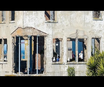 Replay Les touristes savourent les intérieurs d'Alcatraz alors que Trump envisage de rouvrir la prison