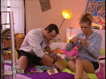 Replay Un gars, une fille - S4E39 - Cambriolage